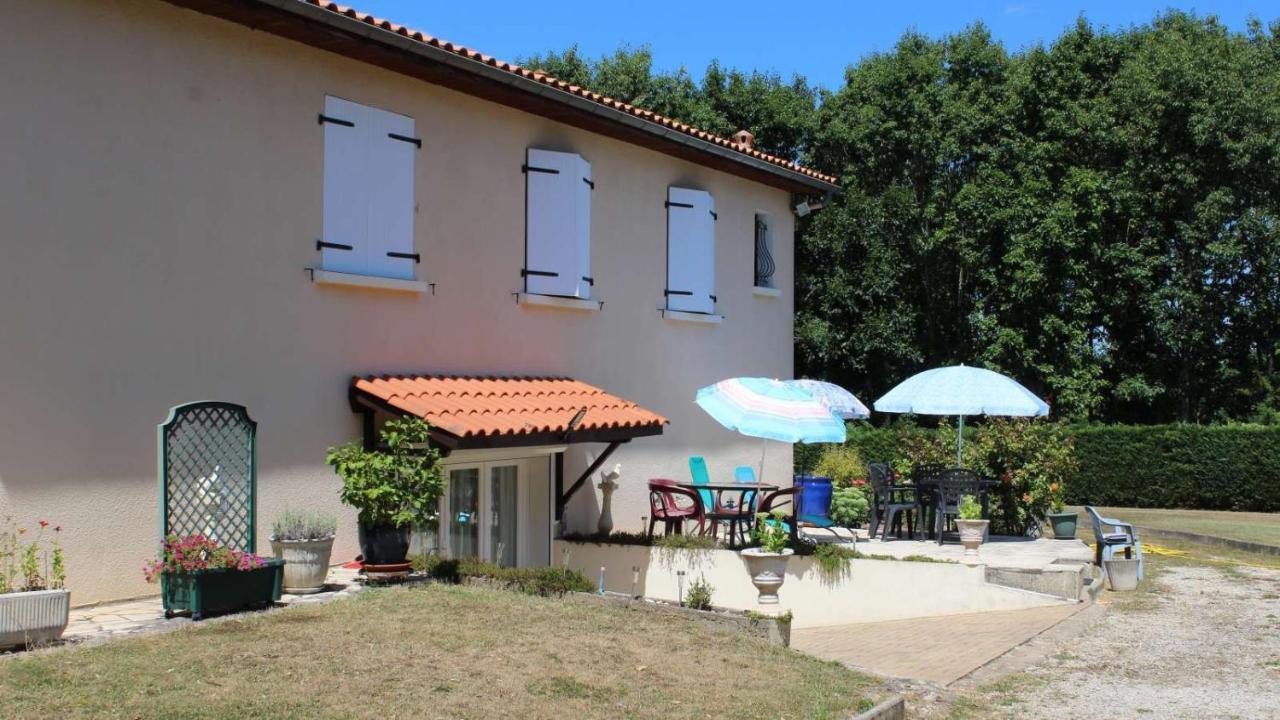 La Salamandre De Chazelles 16 Bed & Breakfast Exterior photo